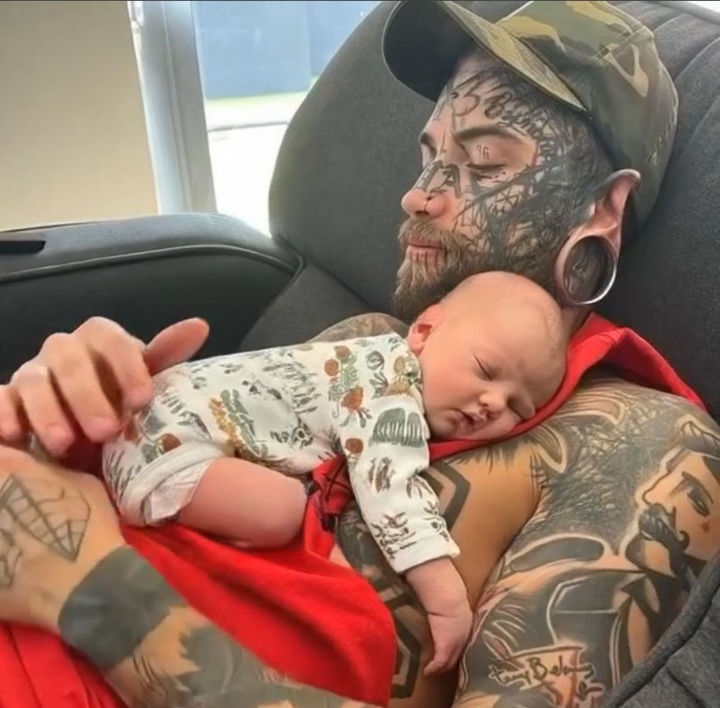 Dad With 240 Tattoos Faces Backlash As People Think He Is A Horrible Father – Then His Wife Reveals The Truth